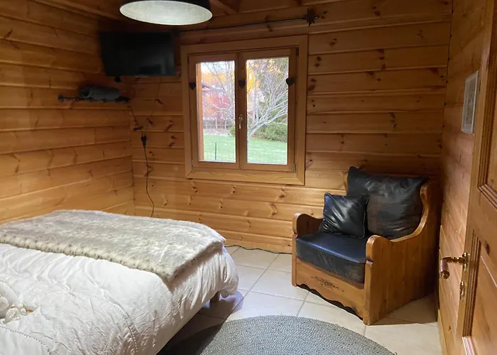 Homestay Les Savagnieres - *